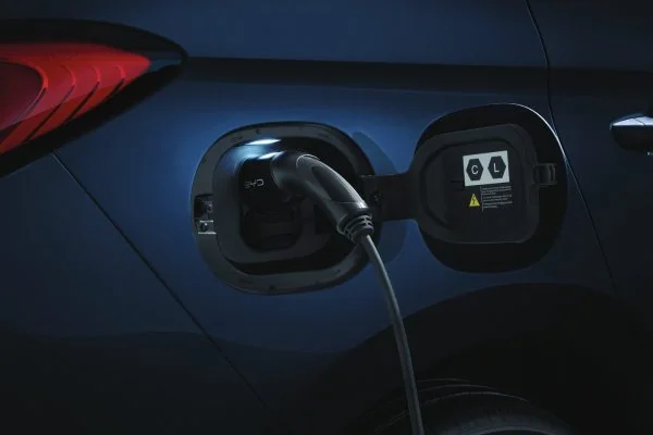 BYD M6 - Slide 4